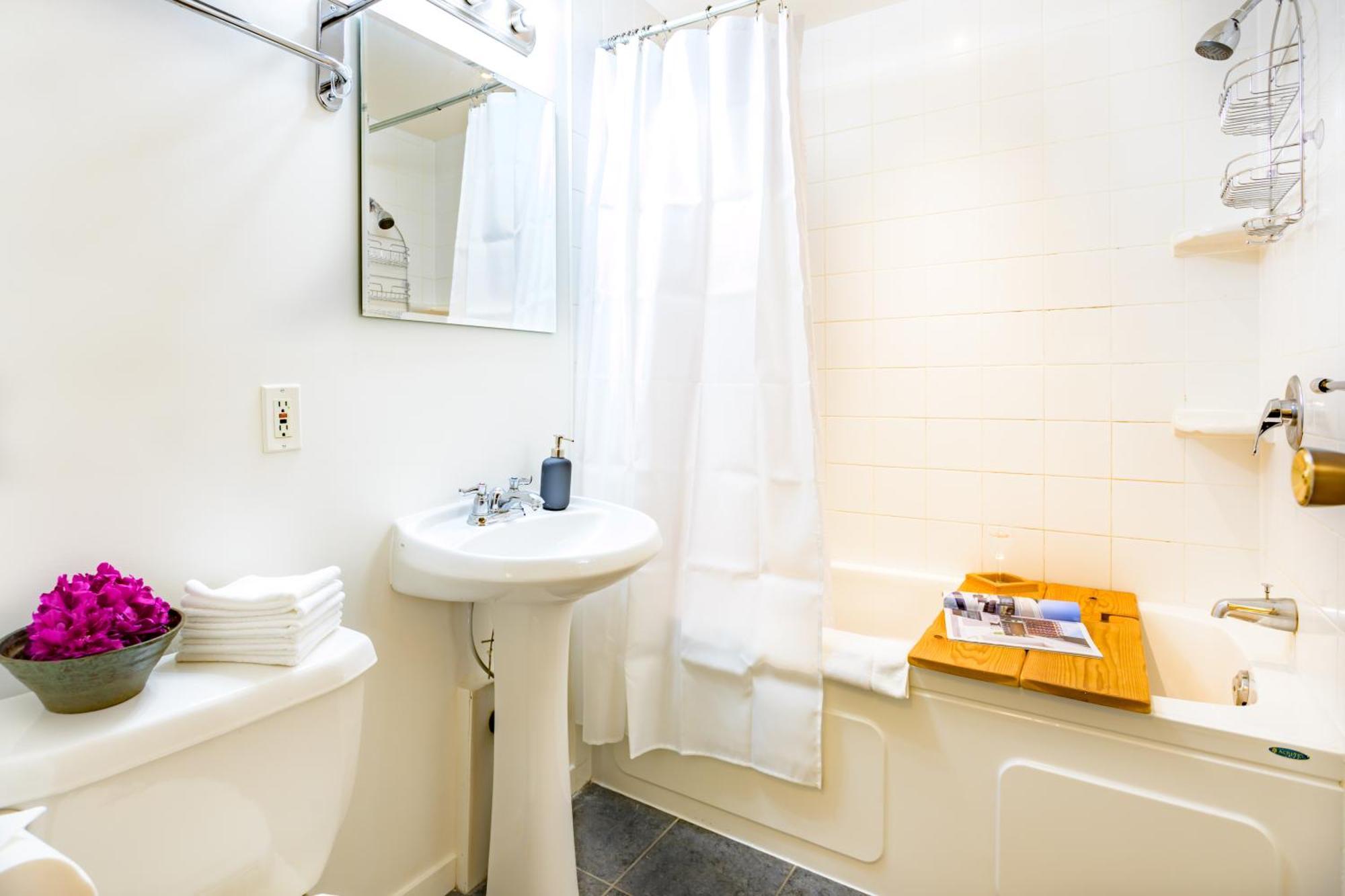 Charming 1 Bdrm View Suite Vancouver Zewnętrze zdjęcie